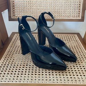 EXPRESS BLACK PLATFORM HEELS SZ 7